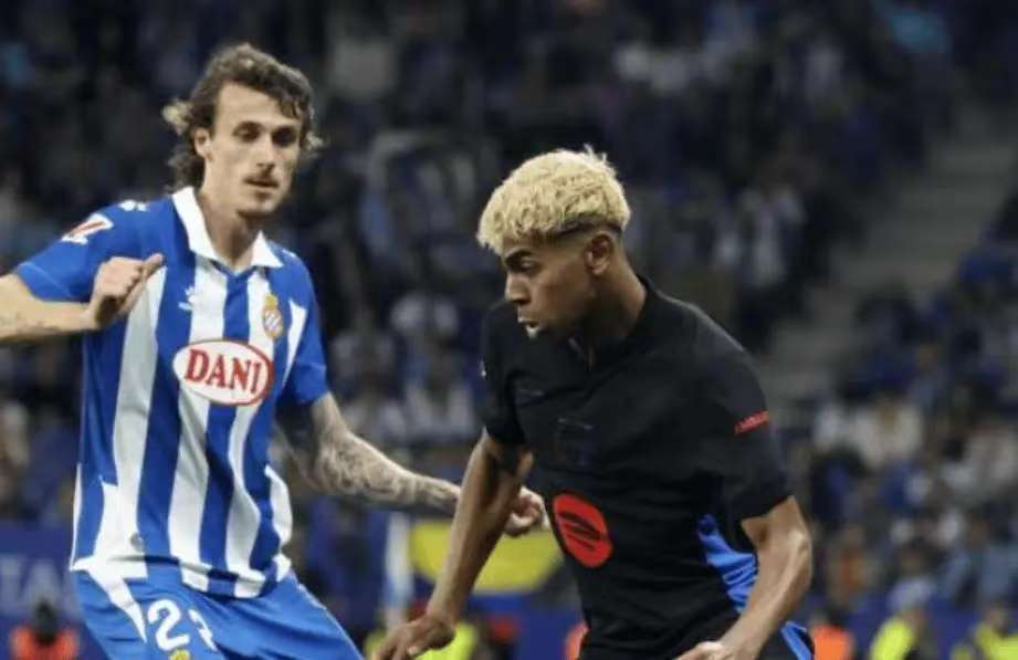 换下了韦世豪，上演国足首秀