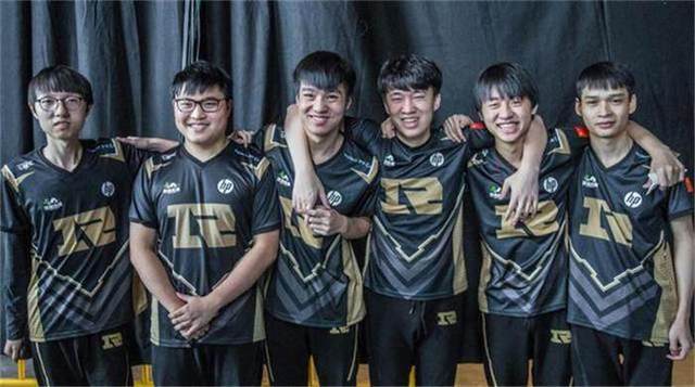 在曲靖沐浴花香畅跑在世界的花园里