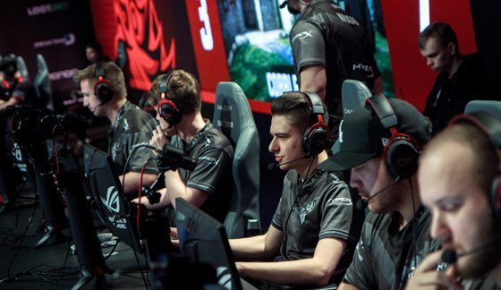 巨大的看台 巨大的看台