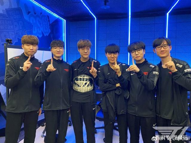 体育德甲：客场取分 多特蒙德2-1门兴